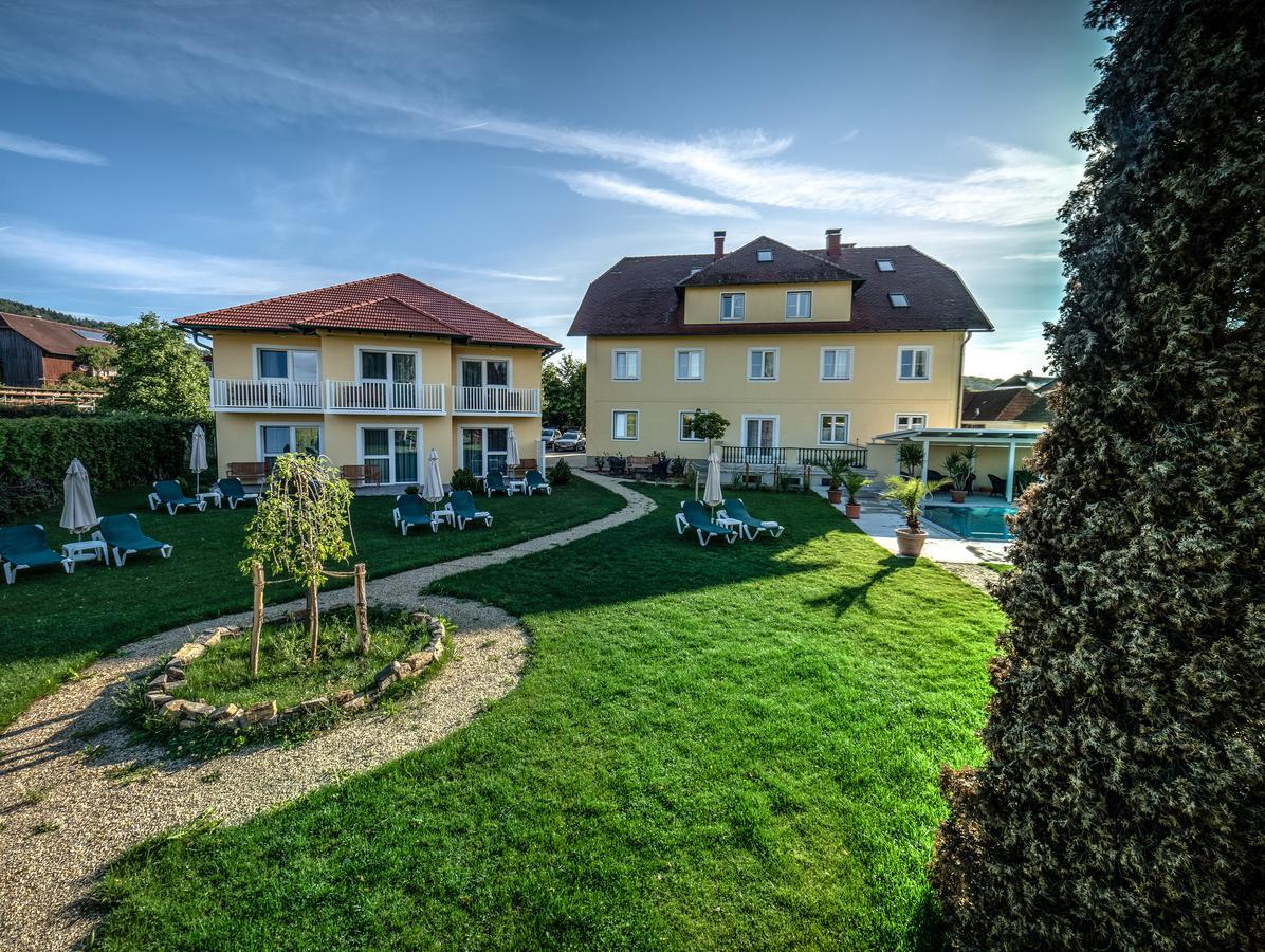 Dorf Hotel Gruener Baum Maria Laach am Jauerling Exteriér fotografie